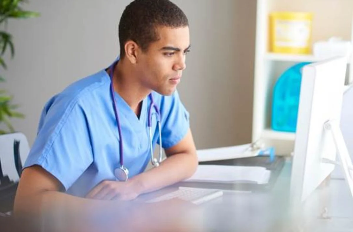Nursing student demonstrating good critical thinking Nursing school graduate preparing for the NCLEX RN Exam with Aceso Institute of Health Professions in Orlando, FL, using proven review strategies to help pass on the first attempt.
